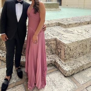 Alexis Bellona Dress × 1
XS / Violet